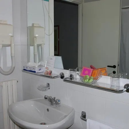 L'ulivo - In The Center, With Fitness, Squash & Private Parking 4* Μπελάτζιο