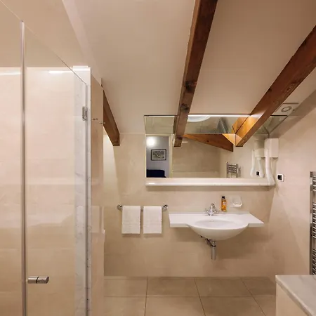 L'ulivo - In The Center, With Fitness, Squash & Private Parking Apart Otel