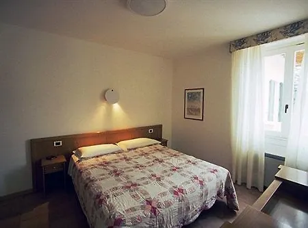 L'ulivo - In The Center, With Fitness, Squash & Private Parking 4* Μπελάτζιο