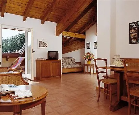 L'ulivo - In The Center, With Fitness, Squash & Private Parking Апарт-отель Белладжо